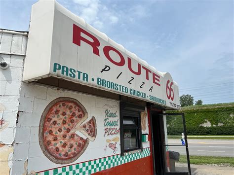 Route 66 pizza - On the other side of the Mojave desert is Barstow, our stop for the day. Barstow is an old railroad town and you can check out a load of old trains and wagons near the Route 66 museum. There’s a lot of food …